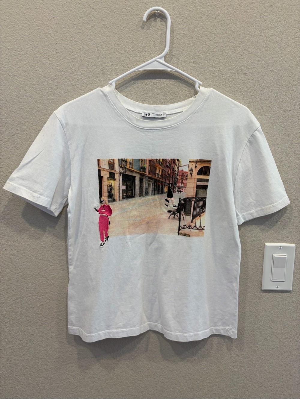 ZARA 3-D Graphic T-shirt - White - Small